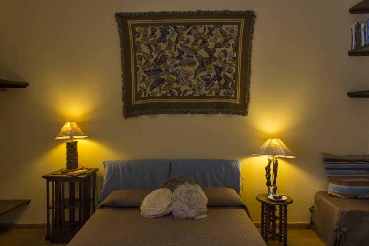 Dimora Dei Giganti Bed and Breakfast Napels Kamer foto